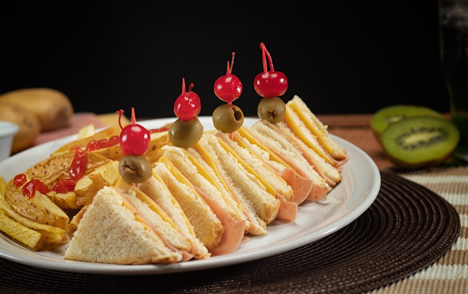 Combo-Club Sandwich Especial + Agua del día 1/2 LT