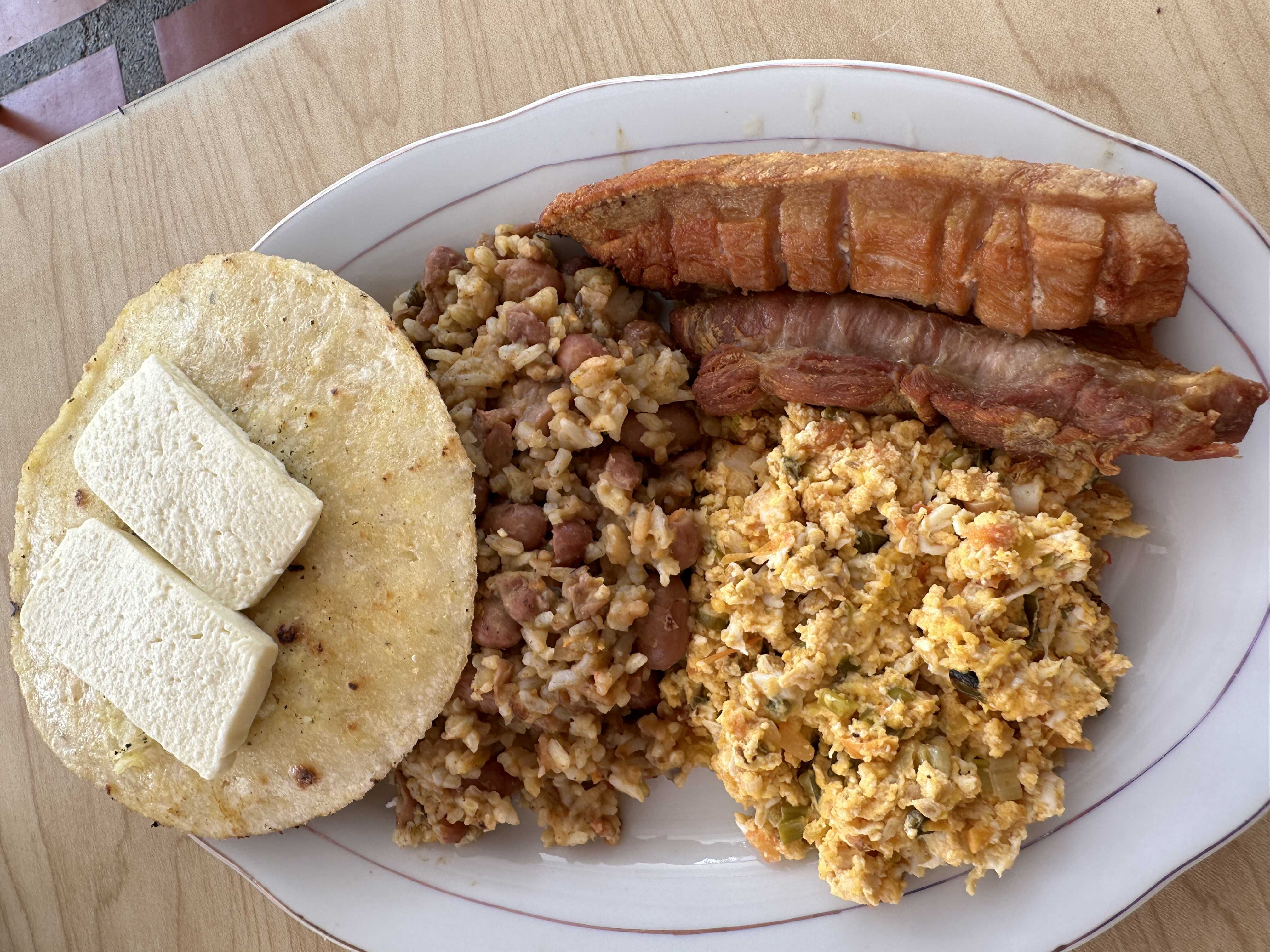 Desayuno calentao con carne