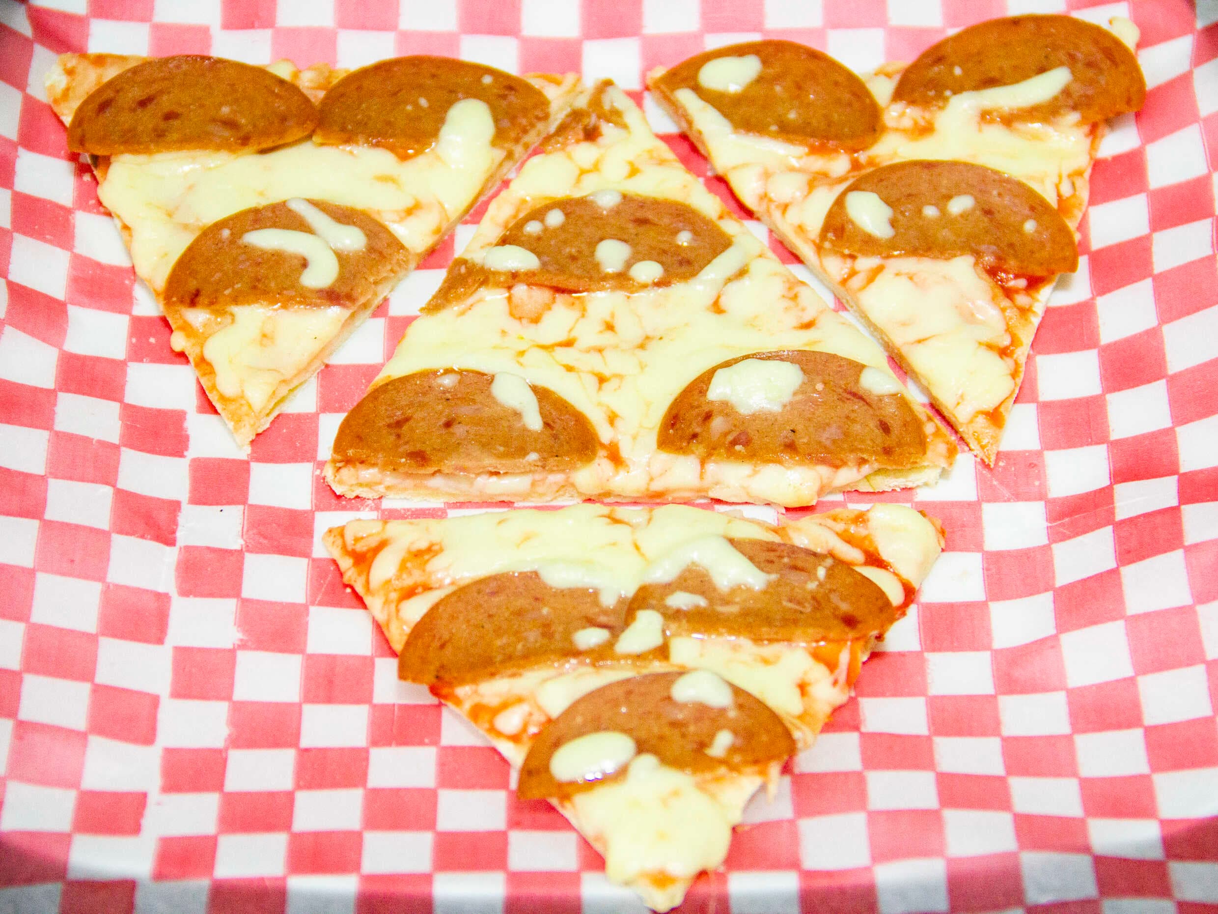 Exquisita Pizza Personal Salami + Gaseosa Pet