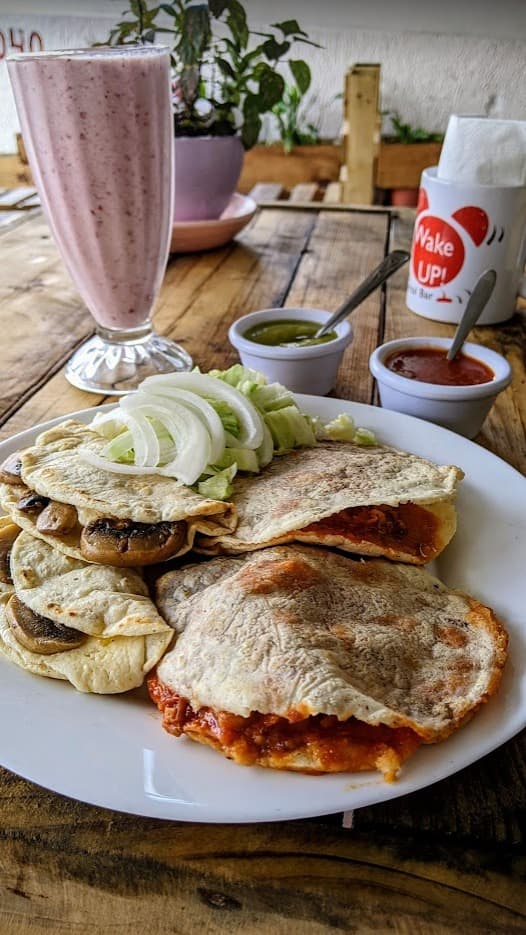 Gorditas con Queso y Frijoles
