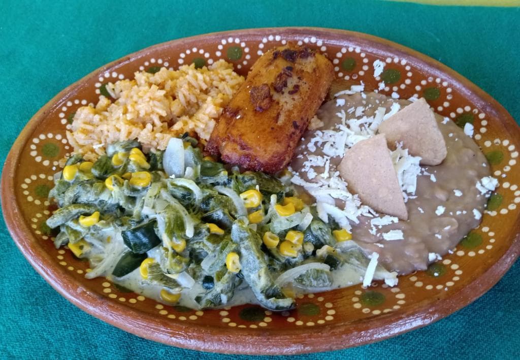 Poblano con Tamal Frito