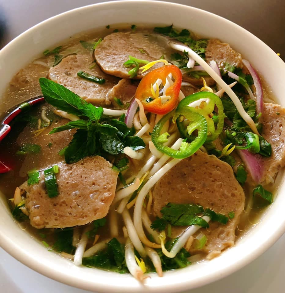 P5 Pho de Albóndigas de Pescado (Chica)