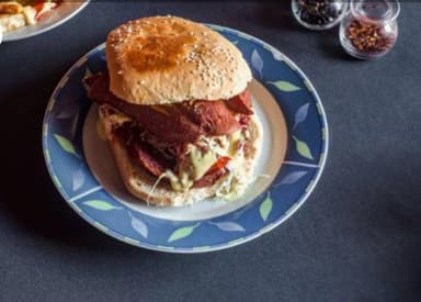 Salchi Teja (Hamburguesa de salchichón)