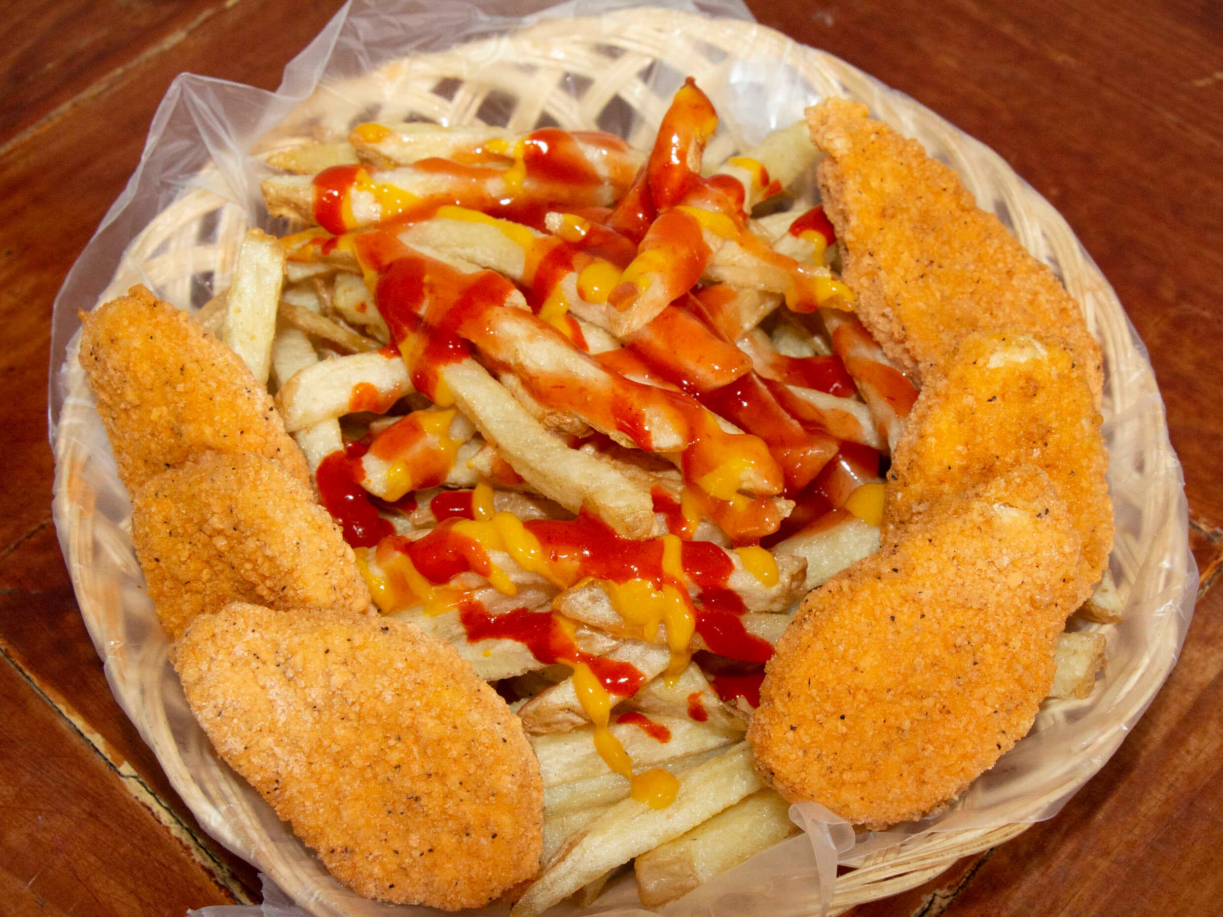 Nuguets con papas a la Francesa