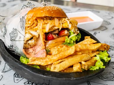 Combo: Hamburguesa de Carne Llanera + Gaseosa Mini