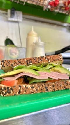 Combo Sandwich Sencillito + Licuado