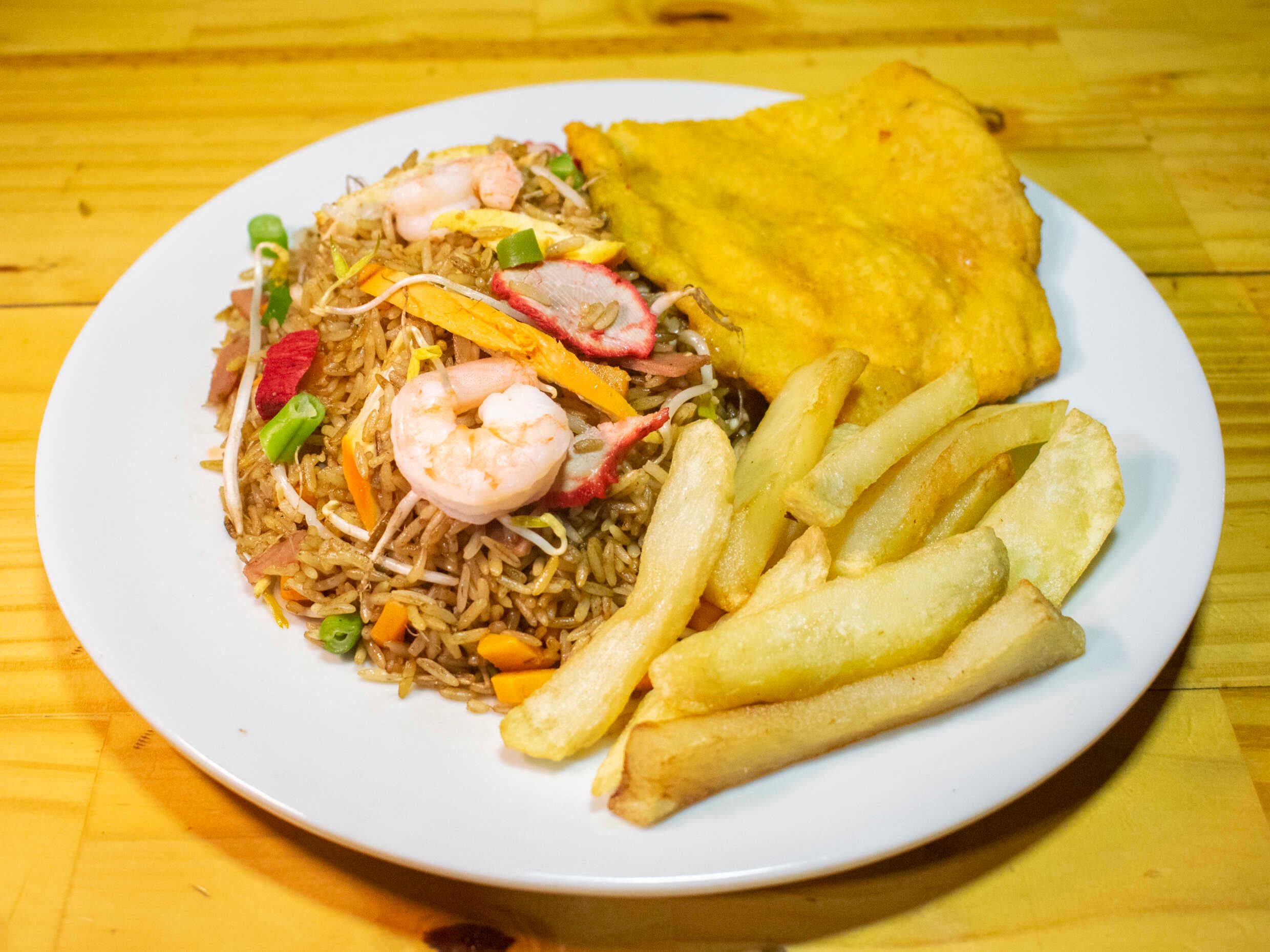 Arroz, Chuleta y Papas.