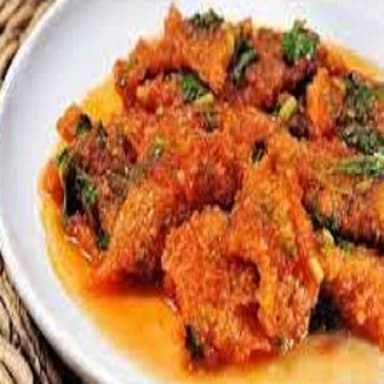 Chicharrón en Salsa Roja