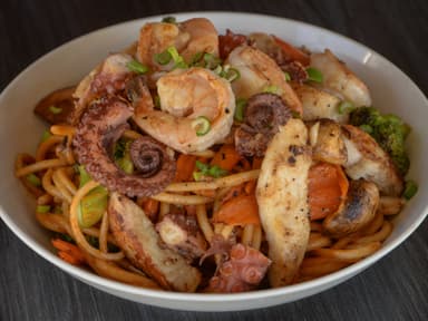Pasta con Mariscos Agridulce