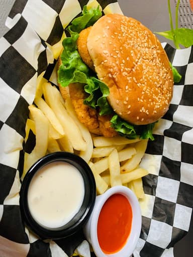 Combo Burger Tender con Papas + Boneless con Papa