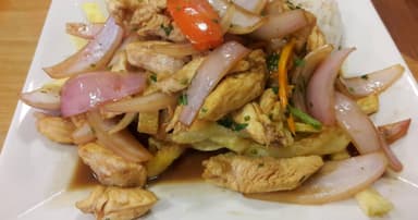 Pollo Saltado