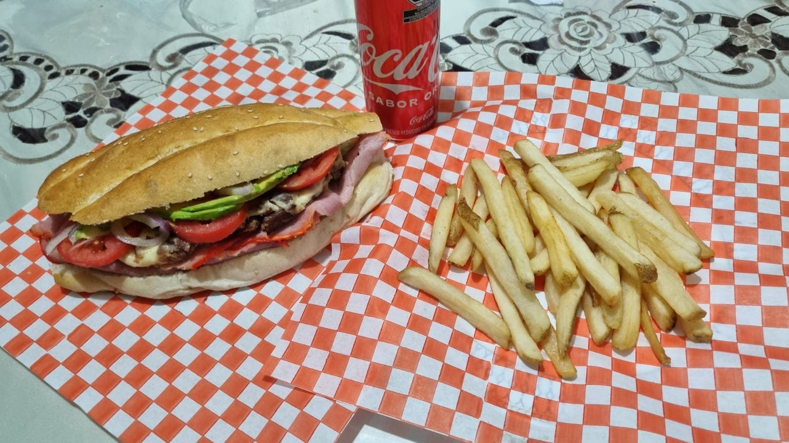 COMBO Torta + Papas + Refresco