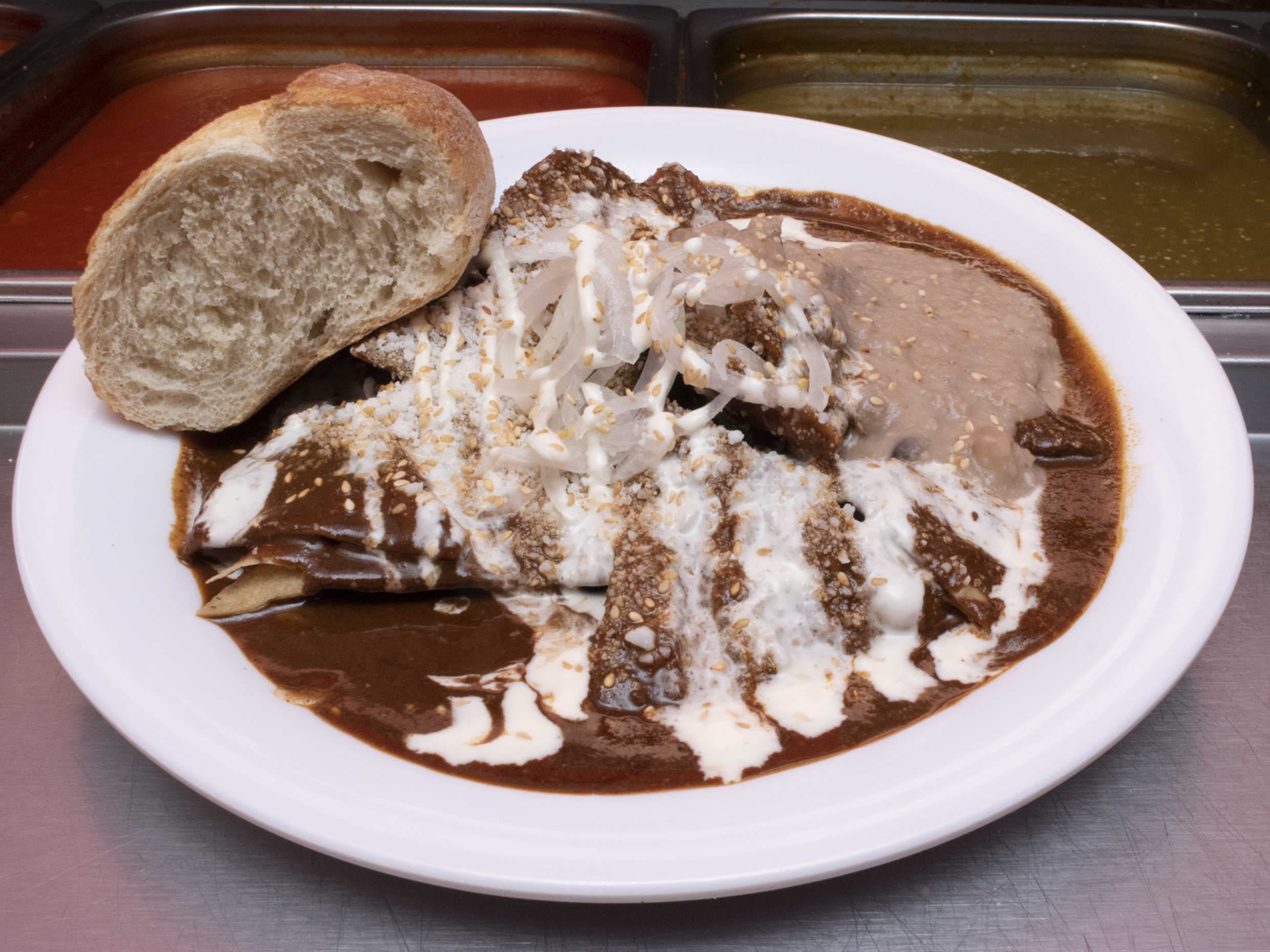 Chilaquiles Enmolados