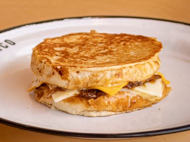 Grilled Cheese Sándwich