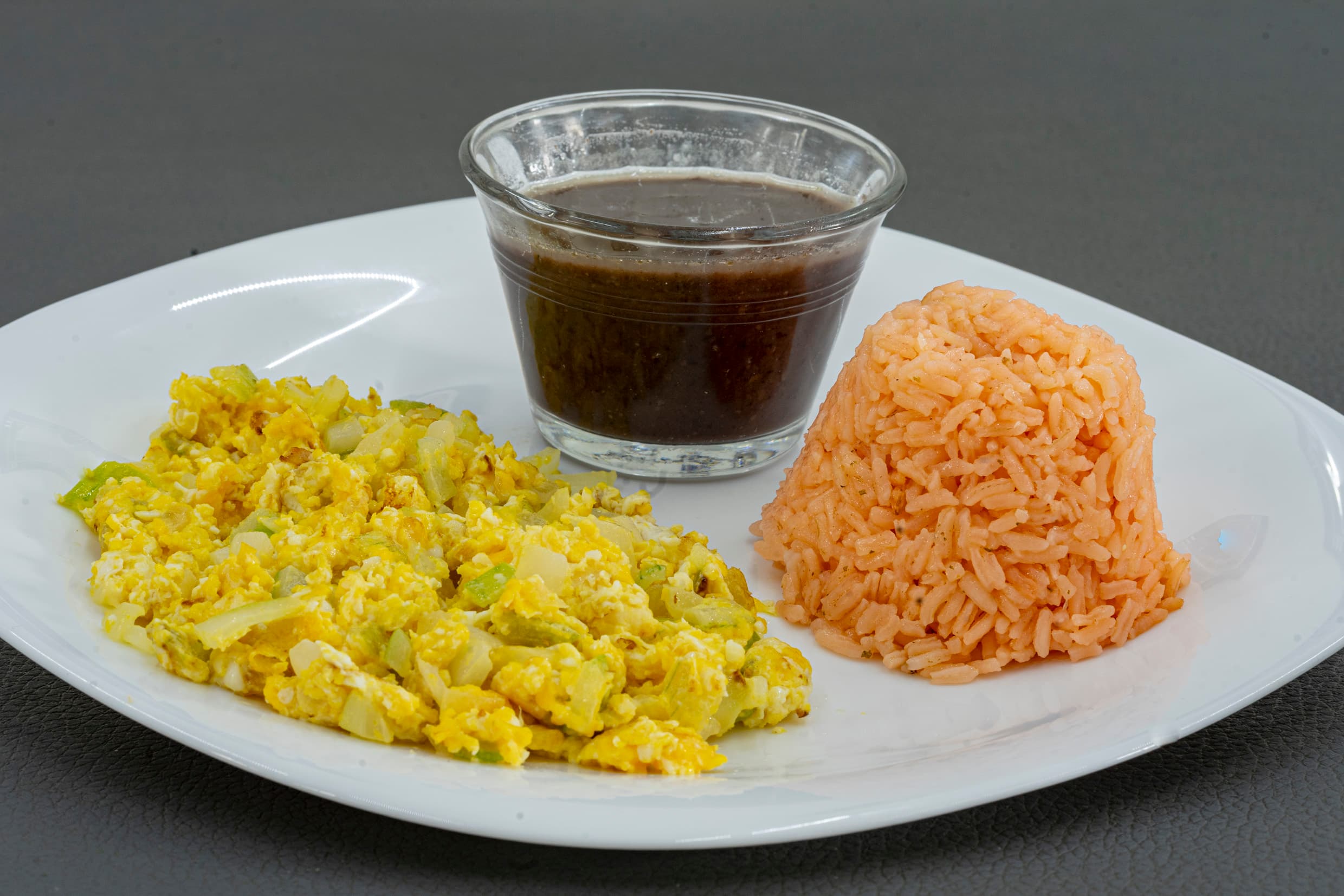 Huevos con cebolla