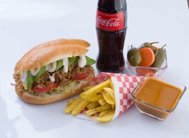 Combo Torta de Pollo, papas y refresco