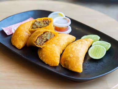 Combo: 4 Empanadas Tradicional y 2 Gaseosas 250ml