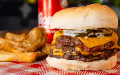 Cheese Burger Triple + Papas