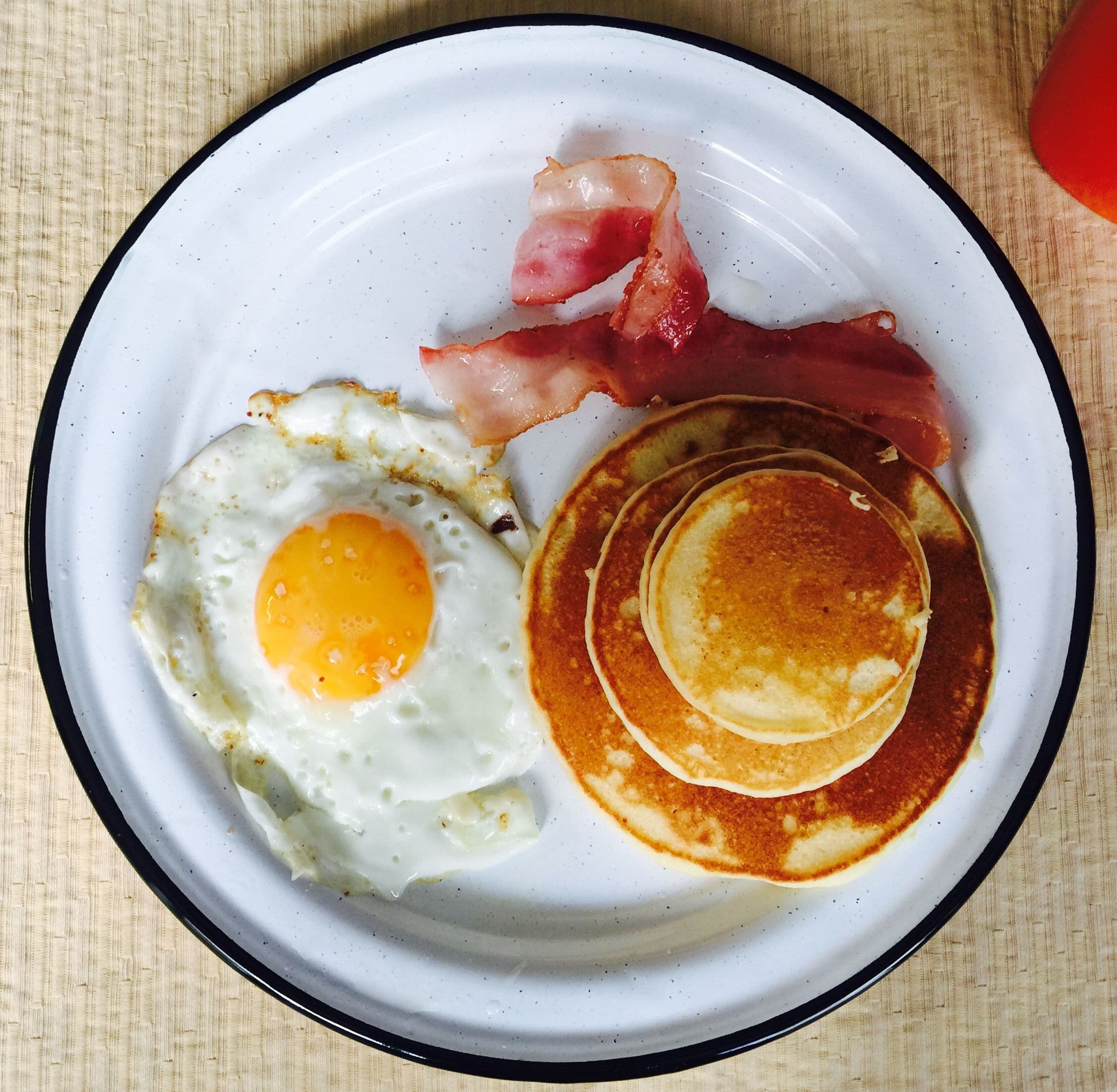 Hot Cakes Huevo y Tocino