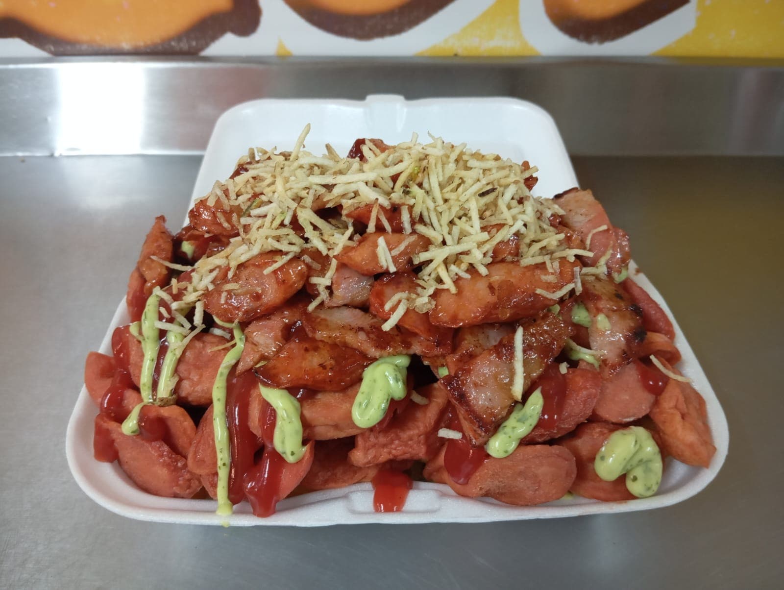 Salchipapa Ranchera 2-3 Personas + Gaseosa 400 Ml