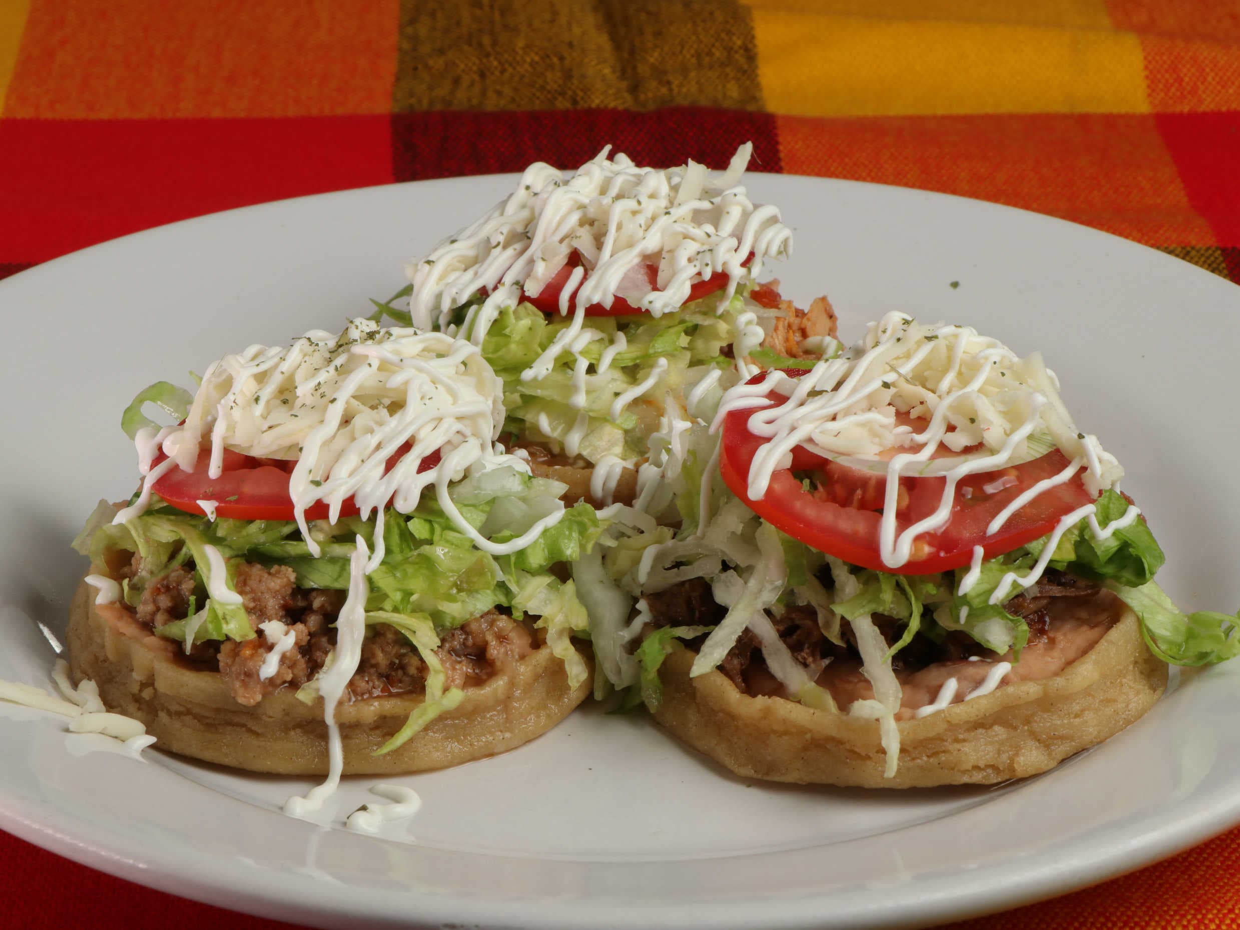 Sopes de Deshebrada