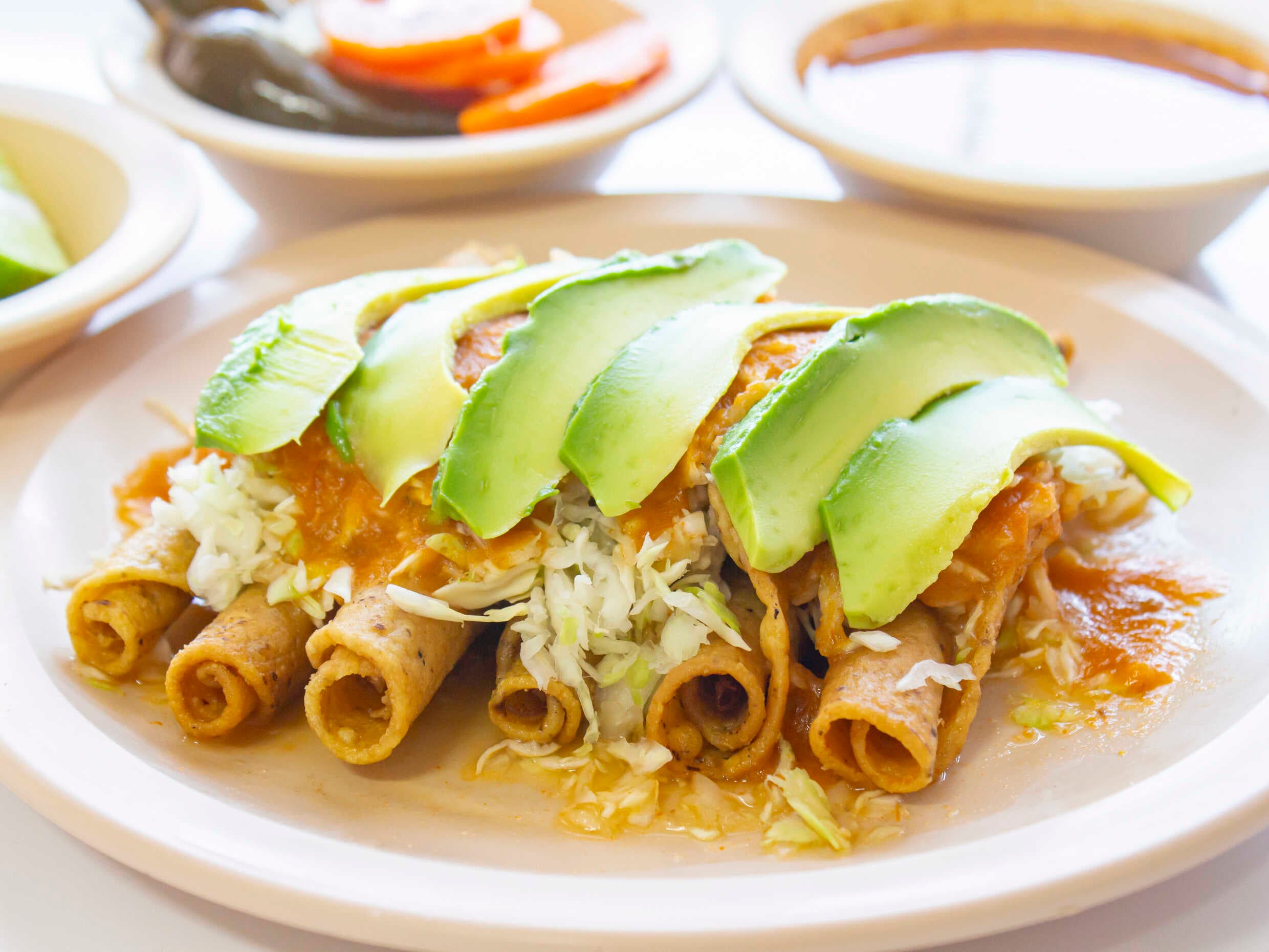 Taco de Machaca + Docena de Flautas