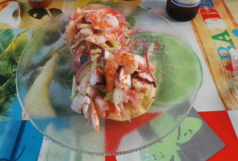 Tostada Mixta de Camarón Cocido y Pulpo