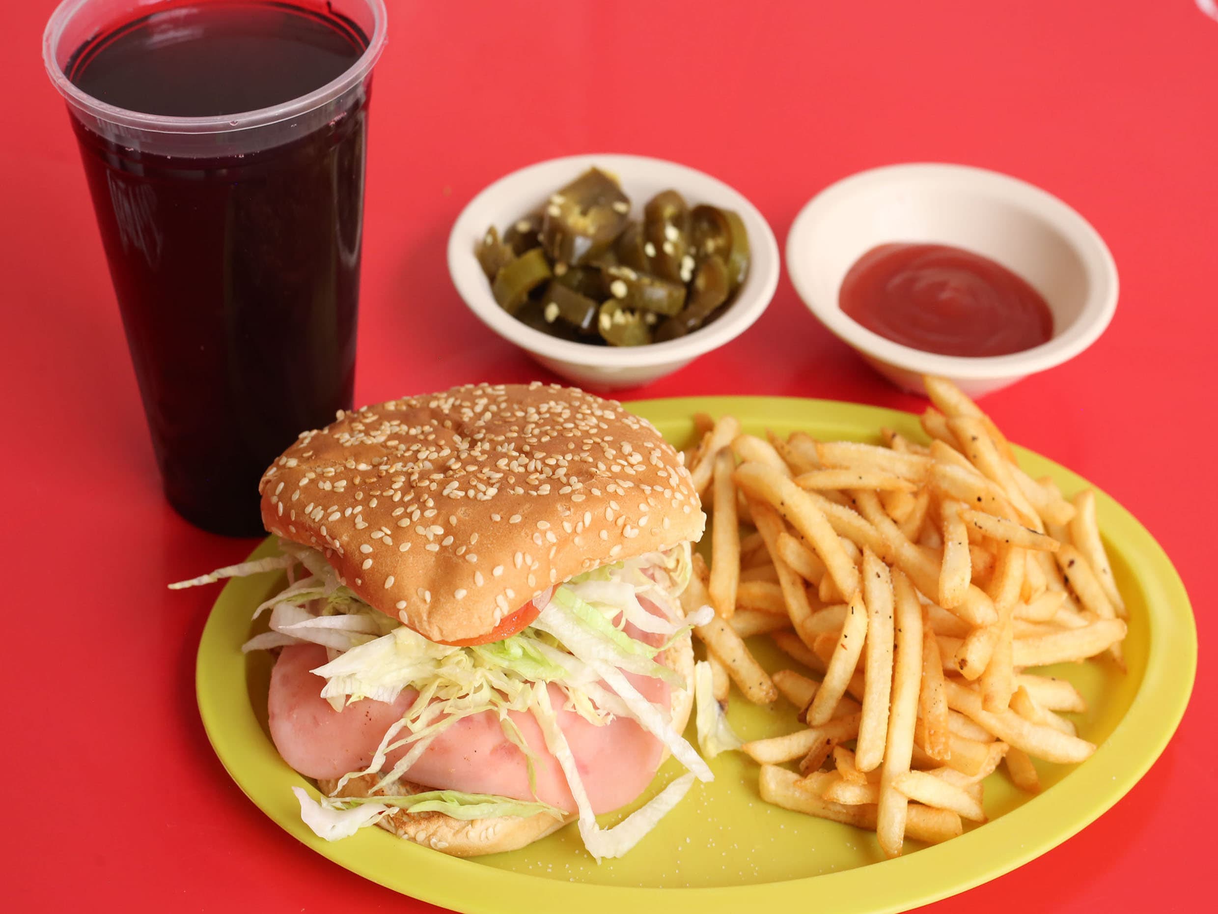 Combo-Hamburguesa de Res, Papas y Bebida