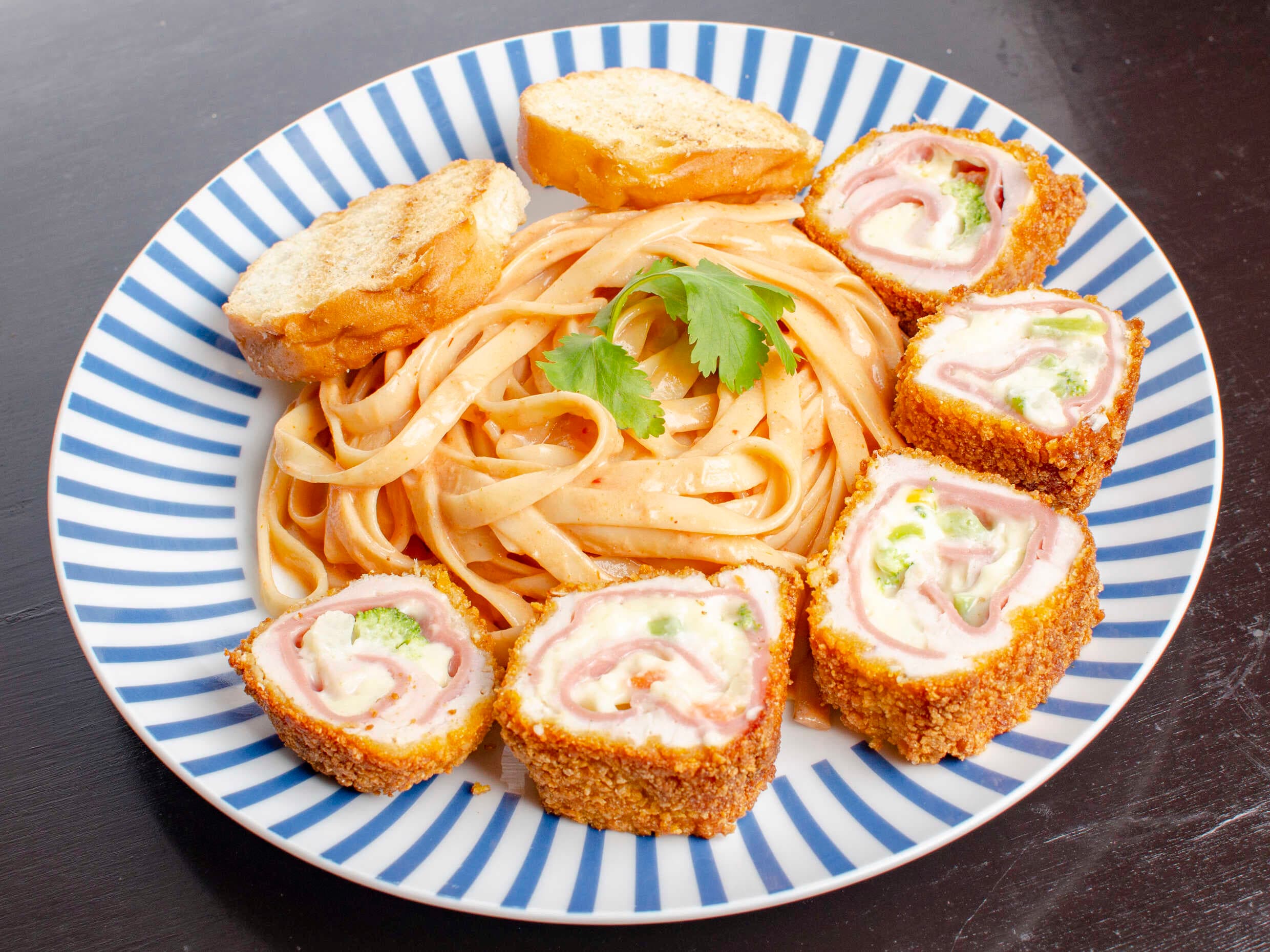 Fetuccini con pechugas rellenas (media)