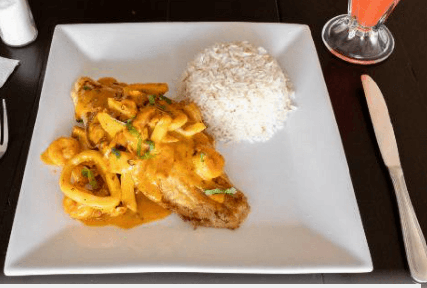 Filete de Pescado en Salsa a Lo Macho con Mariscos