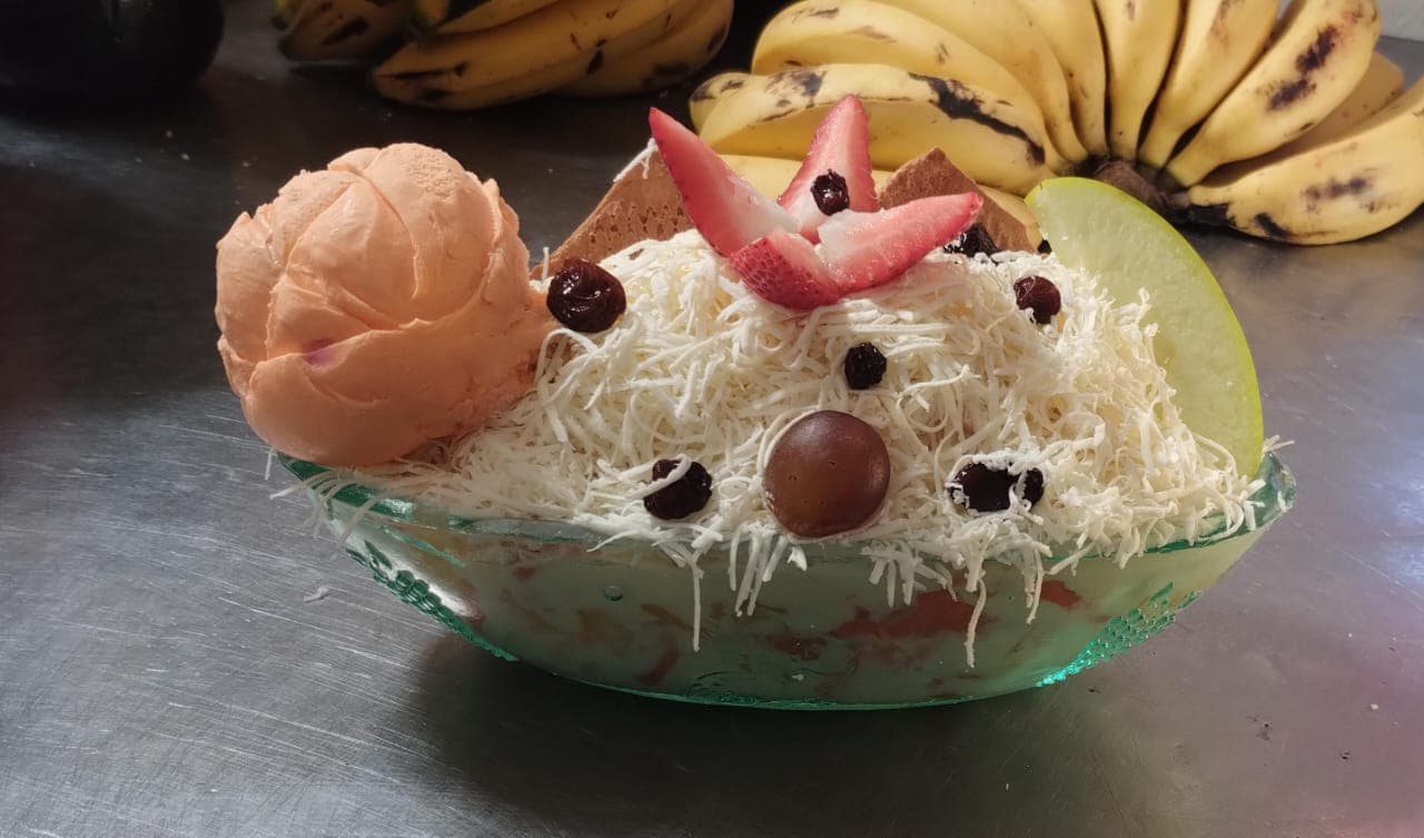 2 Ensaladas de Frutas Corrientes con Helado