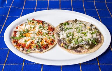 Combo 2 sopes con guiso + agua del día