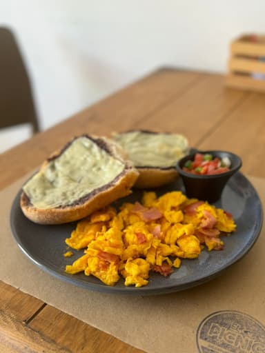 Americano con Molletes.
