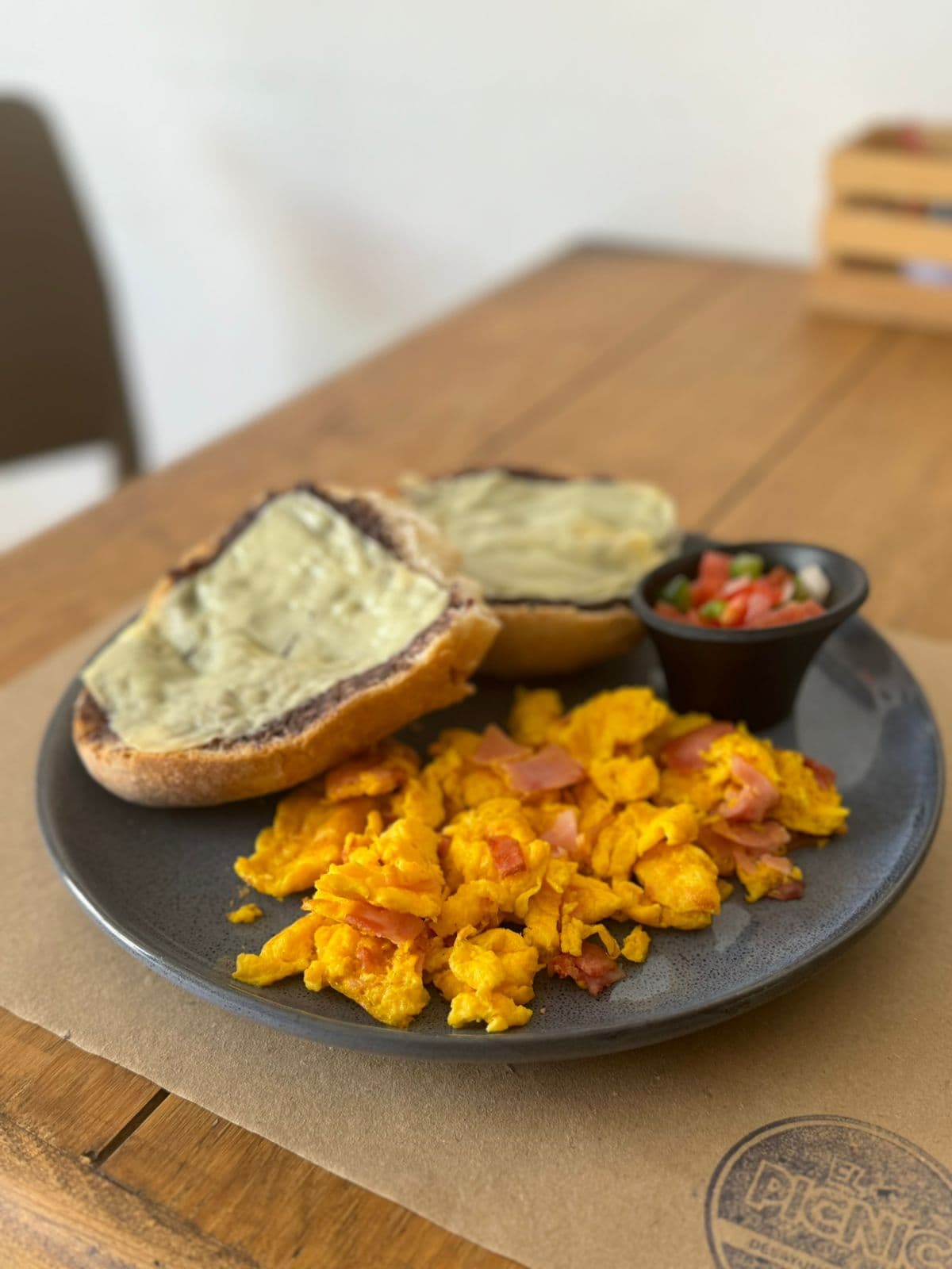 Americano con Molletes.