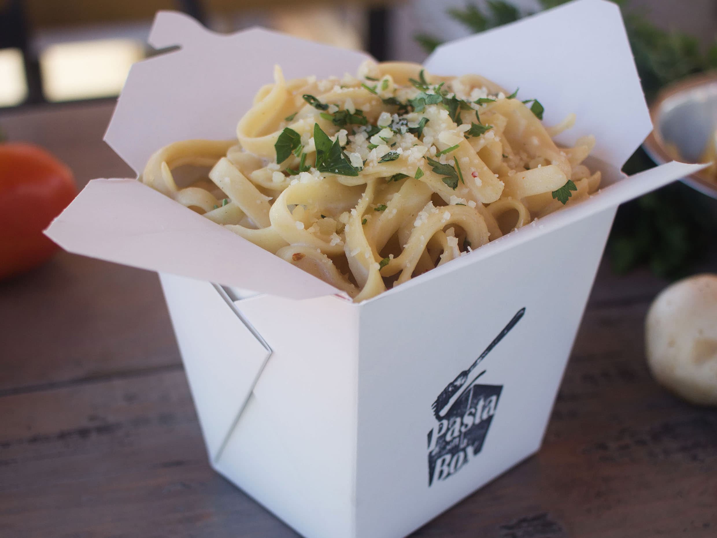 2 Pasta Alfredo + Ensalada de la Casa Gratis