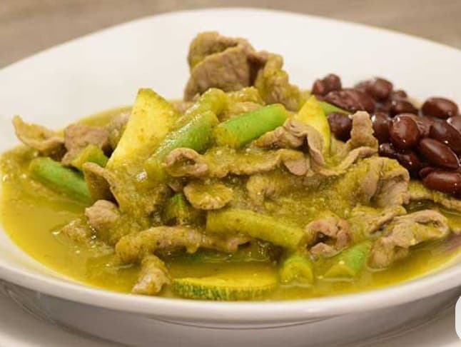 Bistec de Puerco en Salsa Verde o Roja