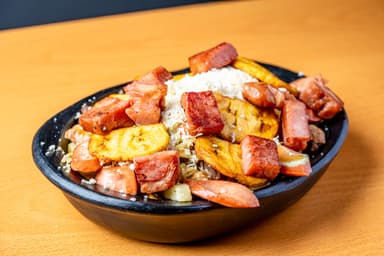 Salchi Xs con Pollo, Carne y Costilla