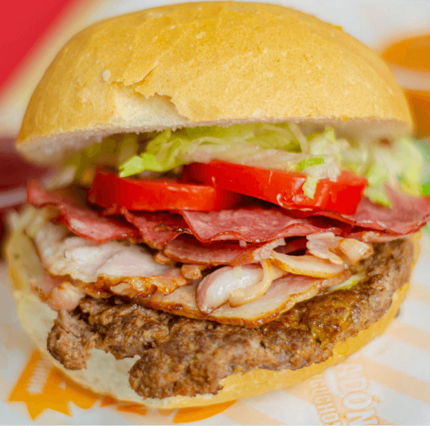 Sándwich de Hamburguesa con 2 Lomitos y 4 Salamis