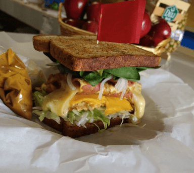 Combo Sándwich Especial + Juego Súper C