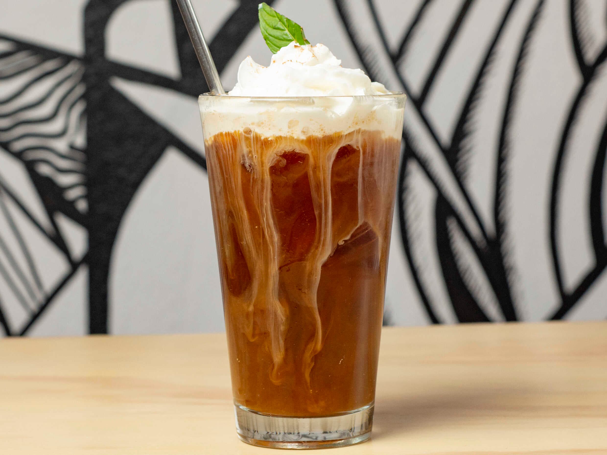 Americano Frio con crema batida
