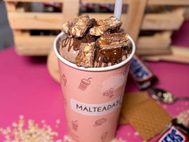 Malteada de Snickers (16 Oz)