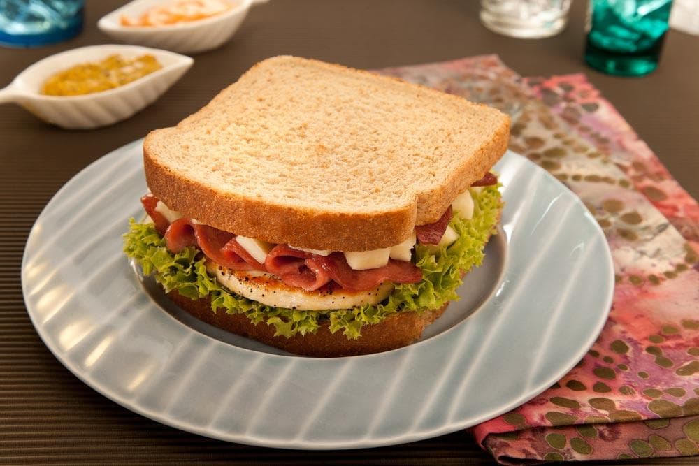 Sandwich de Jamón y Queso amarillo