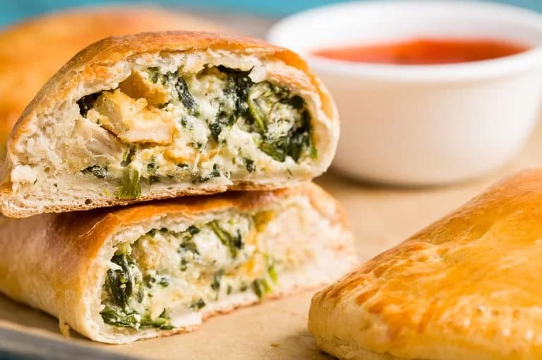 Calzone Especial Pollo, Espinaca y Queso