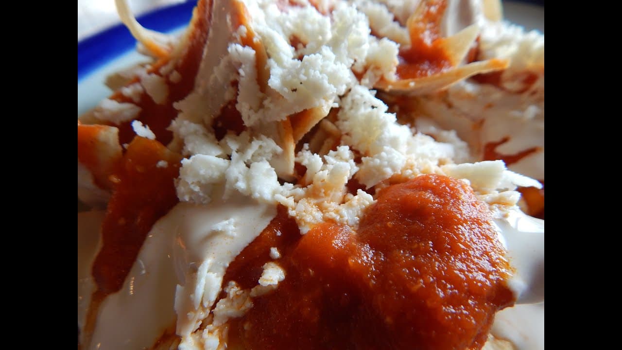 COMBO-Chilaquiles Rojos Con Pollo