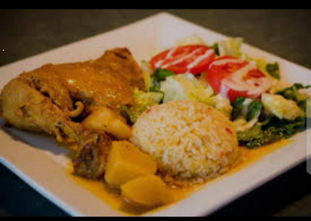 Ejecutivo Pollo Guisado