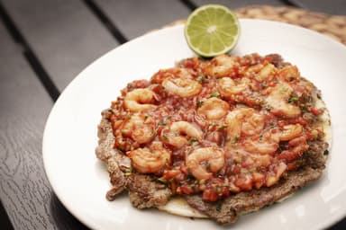 Solomo con Camarones al Ceviche