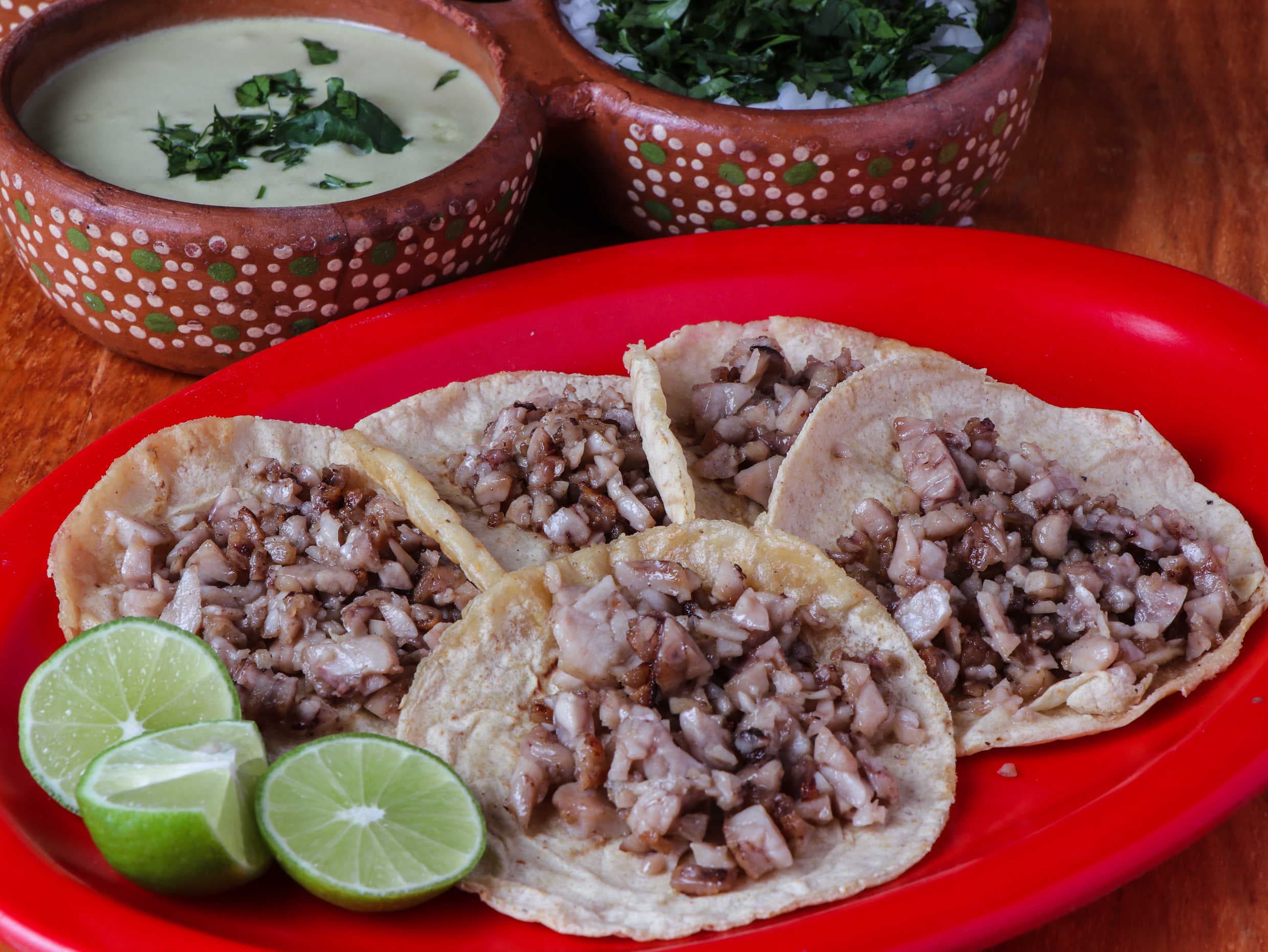 Orden de 5 Tacos de Bistec Encebollado