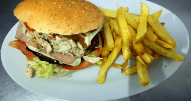 Hamburguesa de Pollo + Papas a la francesa