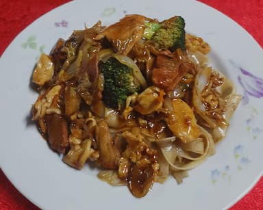 46 - Sa Ho Fan en Salsa China con Pollo y Jamón