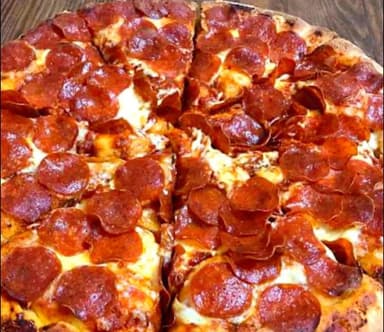 Pizza de Pepperoni + Coca Cola 2L.